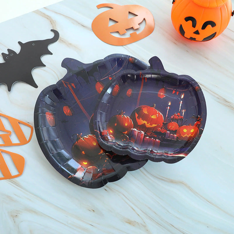 Decorated paper plates for Halloween