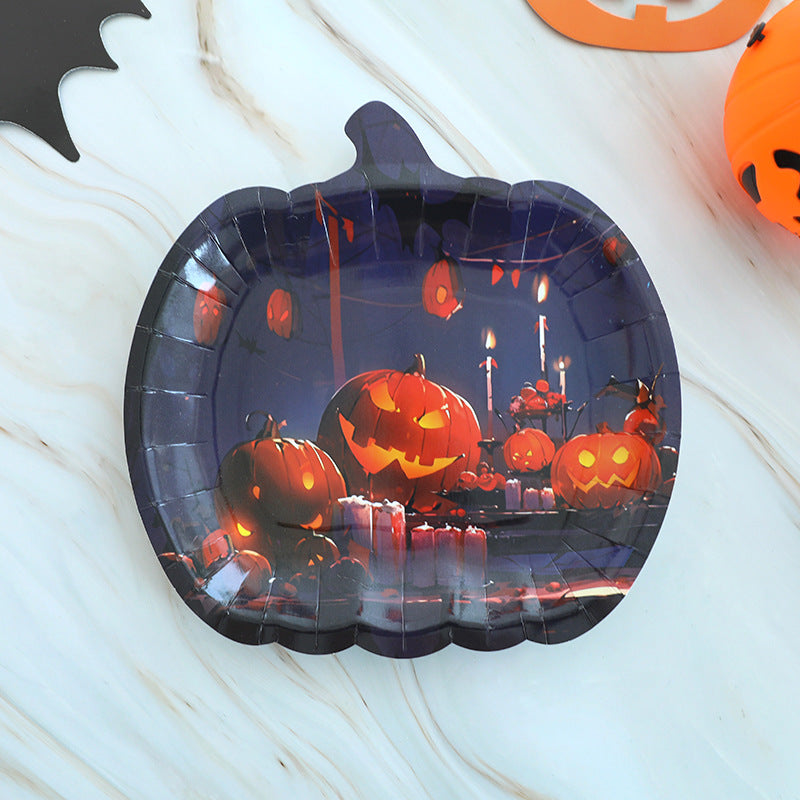 Decorated paper plates for Halloween